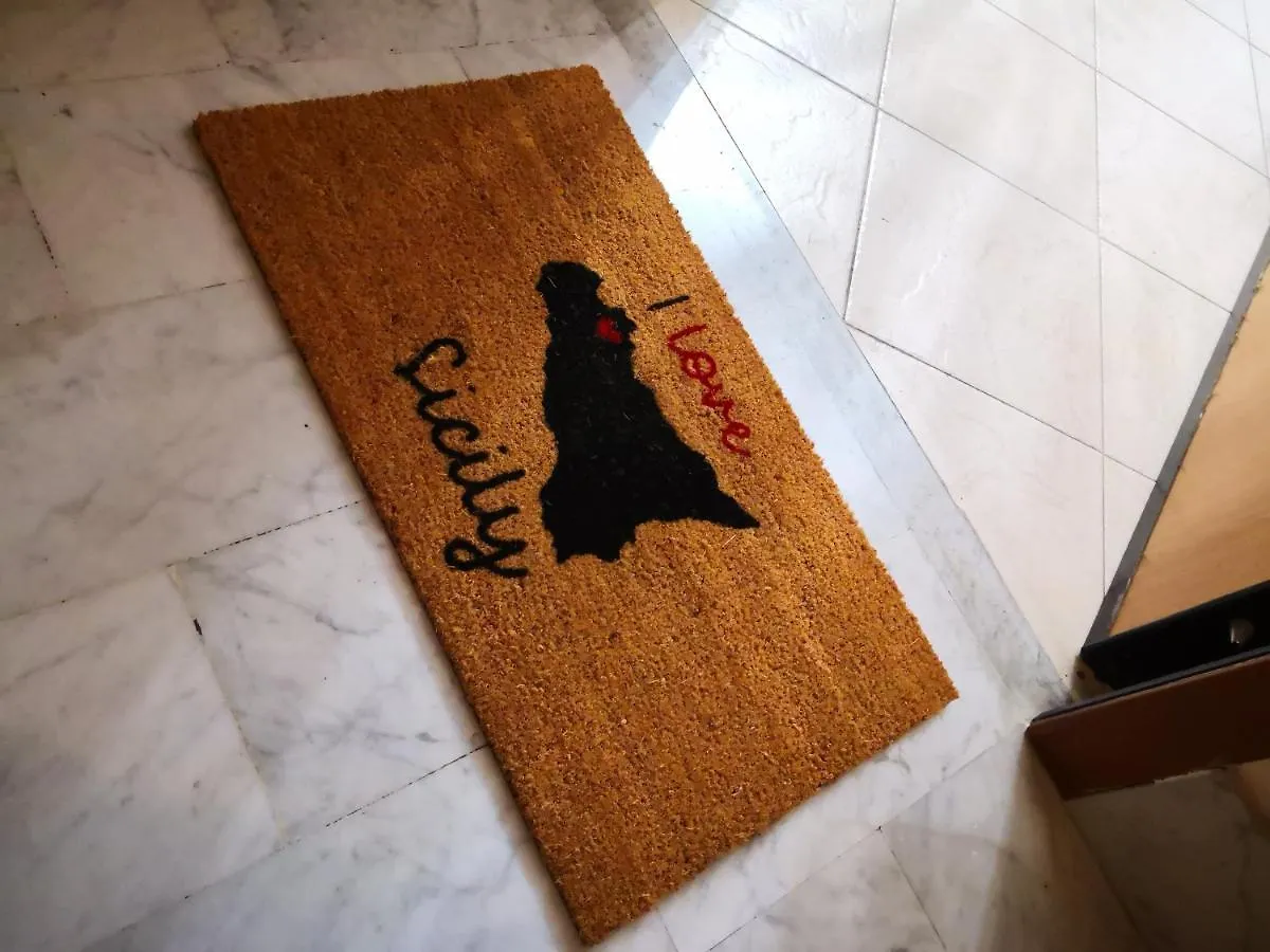 A Casa Di Luca, Massimo Theater, Central Position Παλέρμο 0*,  Ιταλία